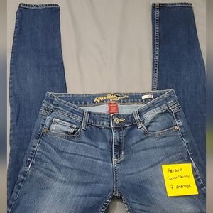 Arizona Super Skinny size 7 average